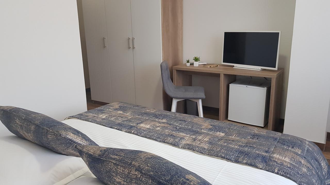 Motel As Hadzici ภายนอก รูปภาพ