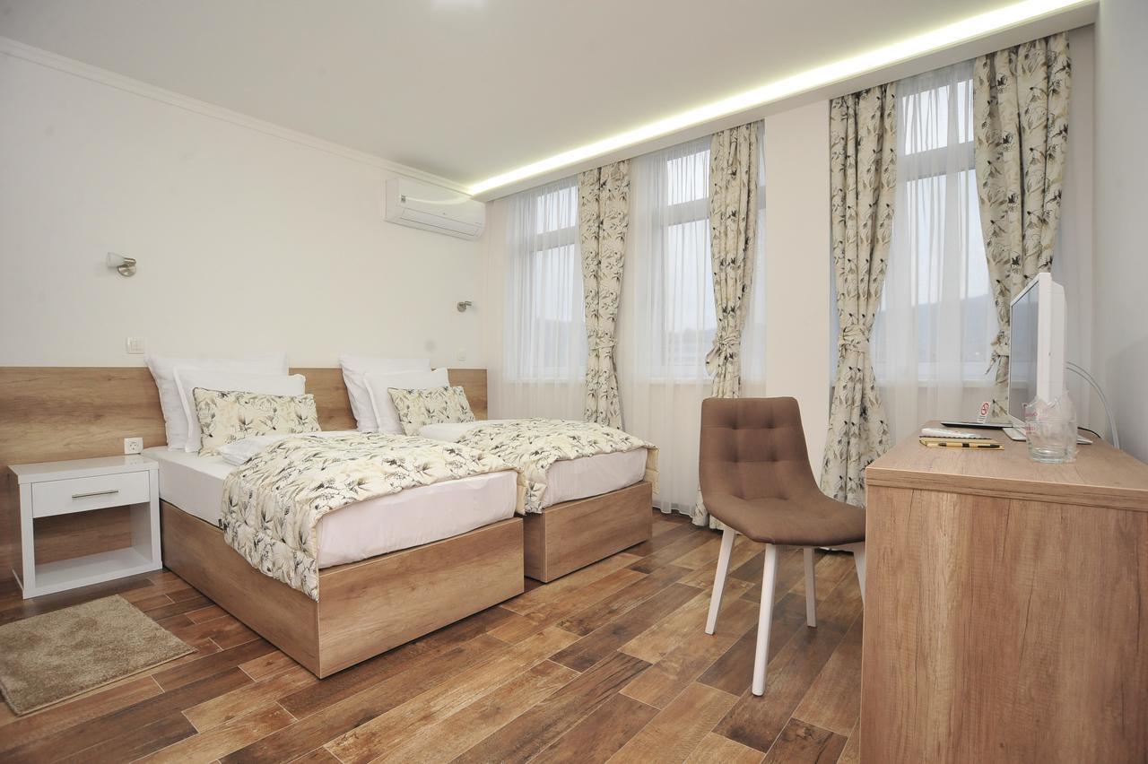 Motel As Hadzici ภายนอก รูปภาพ